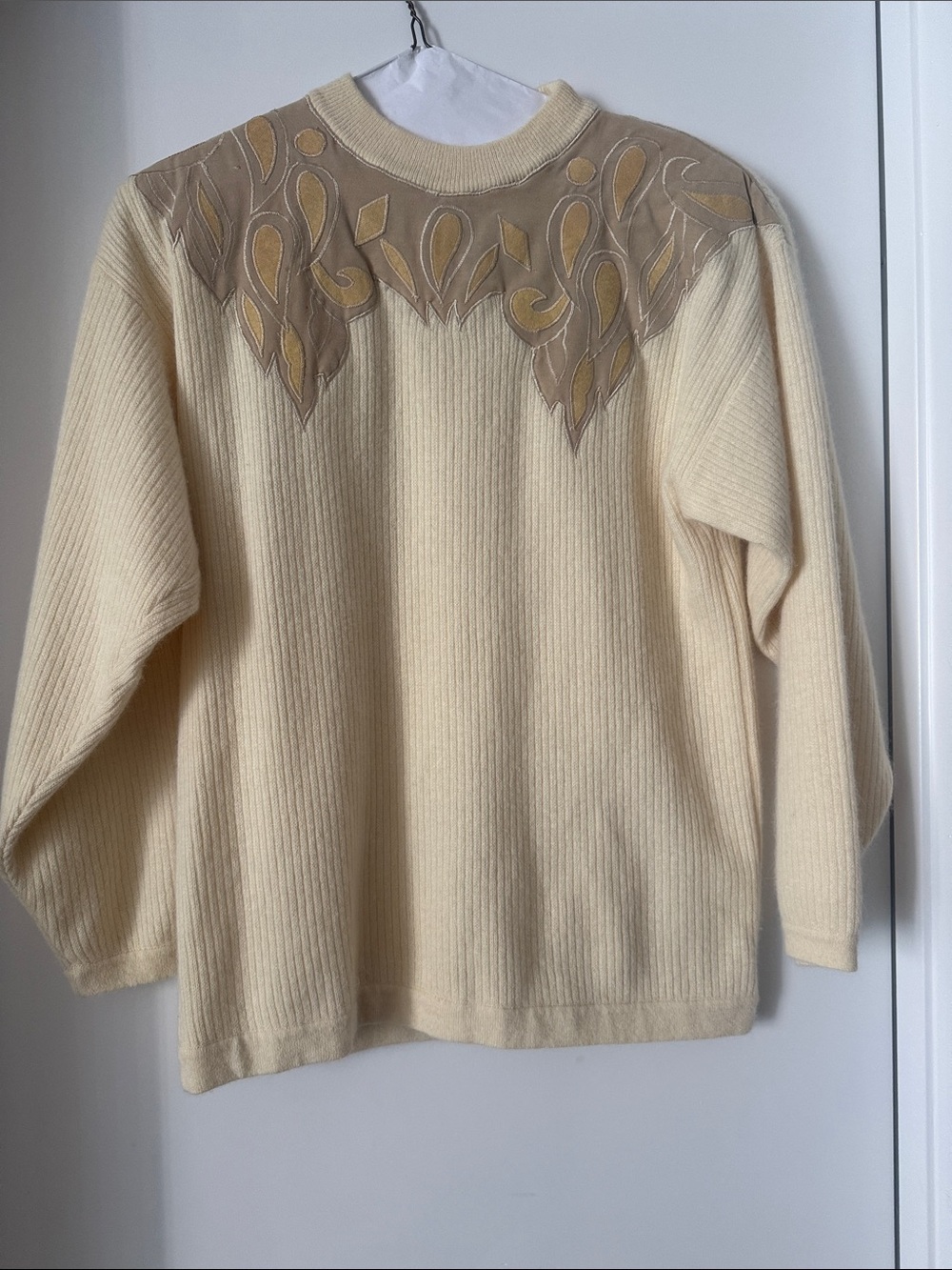 Vintage MILANI Cream Knit Sweater with Embroidered Details – Size M